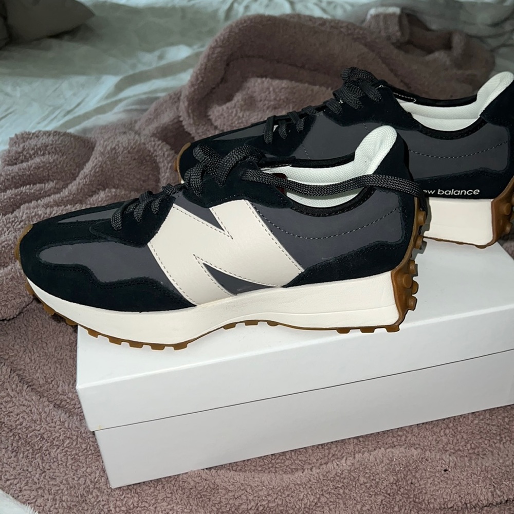 New Balance Women’s 327